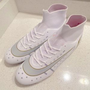 Never been worn! Mens soccer Cleats  size 12